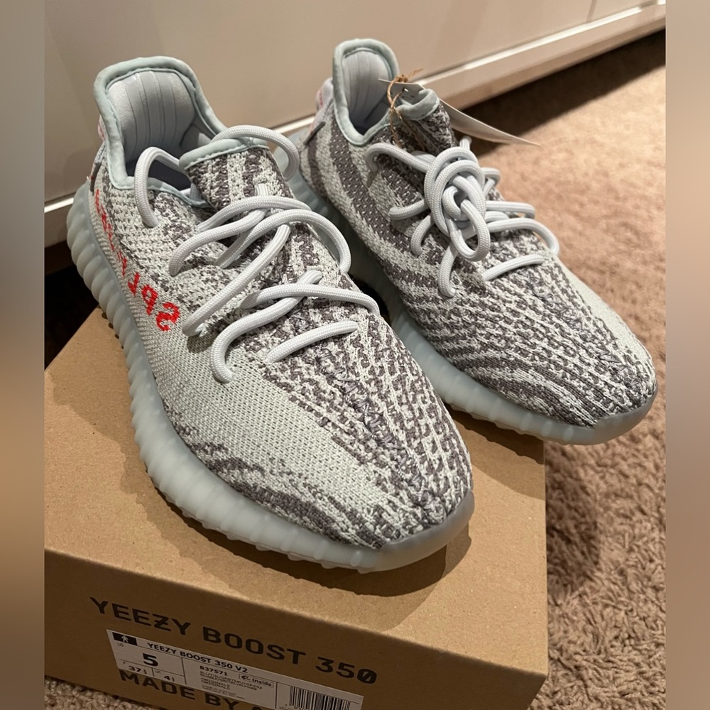 Authentic Brand New Yeezy Boost 350 V2 “Blue Tint” Size US 5